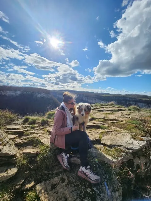 Chloé en randonnée avec ses chiens